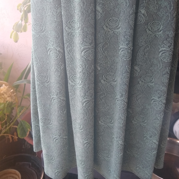 Lularoe Brand New pretty green colored dresa - Picture 3 of 4